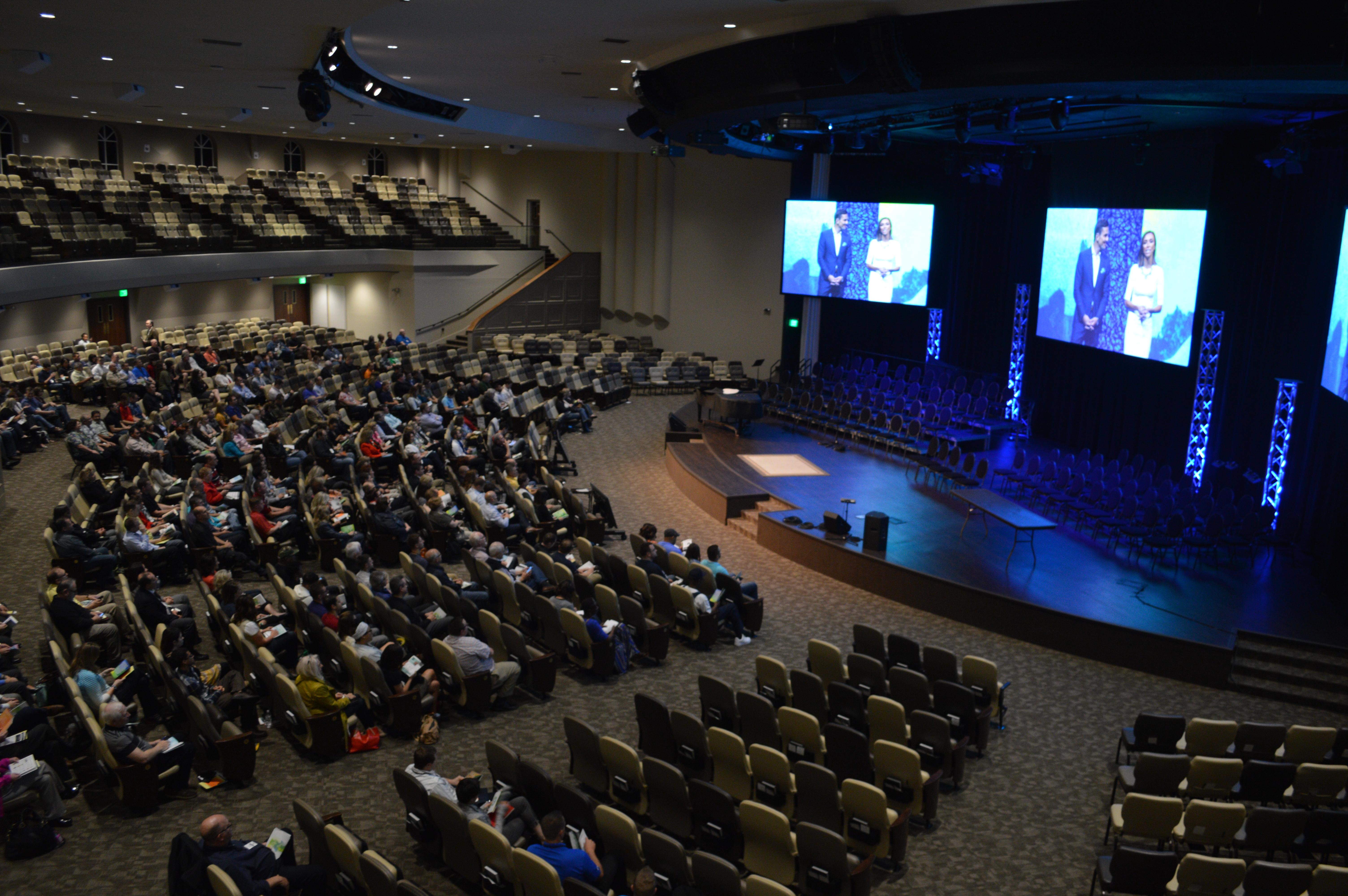 Leadercast Omaha at Flatland Church. Simulcast event for business leadership. CEUs available. Team building and networking event. Photo by Jeff Quandt, On-Q Marketing